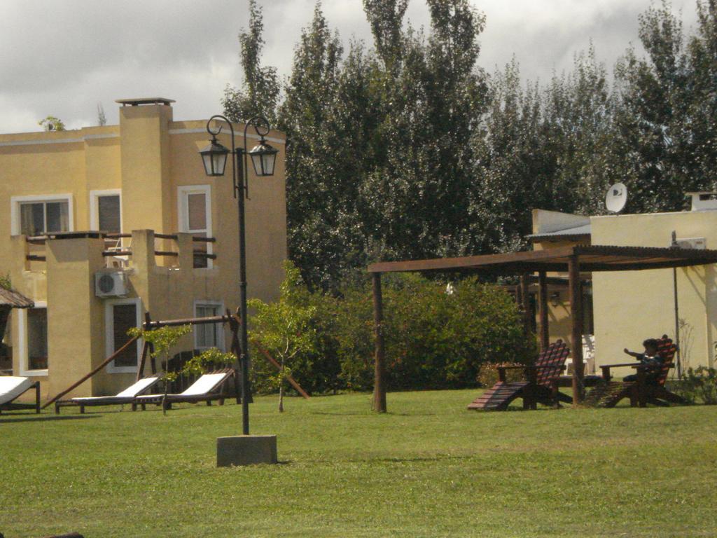 Cabanas Hoja De La Tierra Chascomús Exterior foto